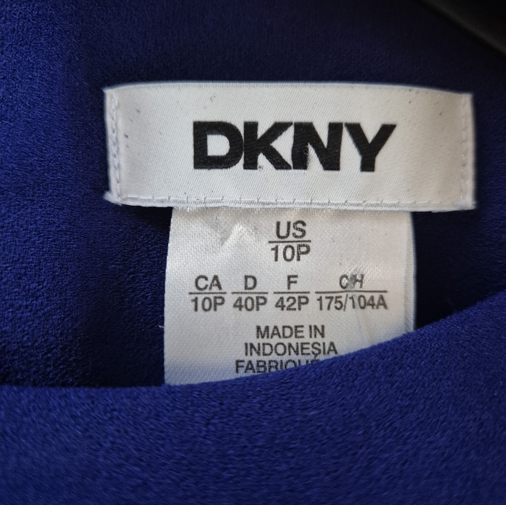 DKNY Women's Petite Short Sleeve Boat Neck Side Ruched Dress, size 10P - Picture 13 of 14